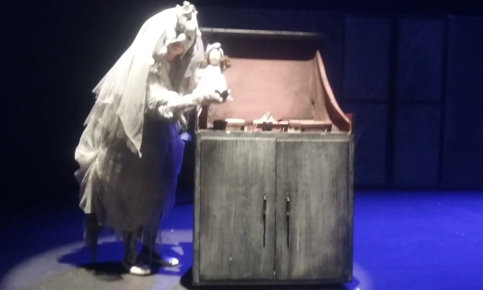 Belén Cobos en Canción de Navidad — espectáculo teatral