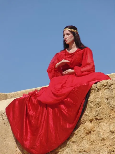 Belén Cobos con Dos Lunas Teatro — espectáculo de teatro