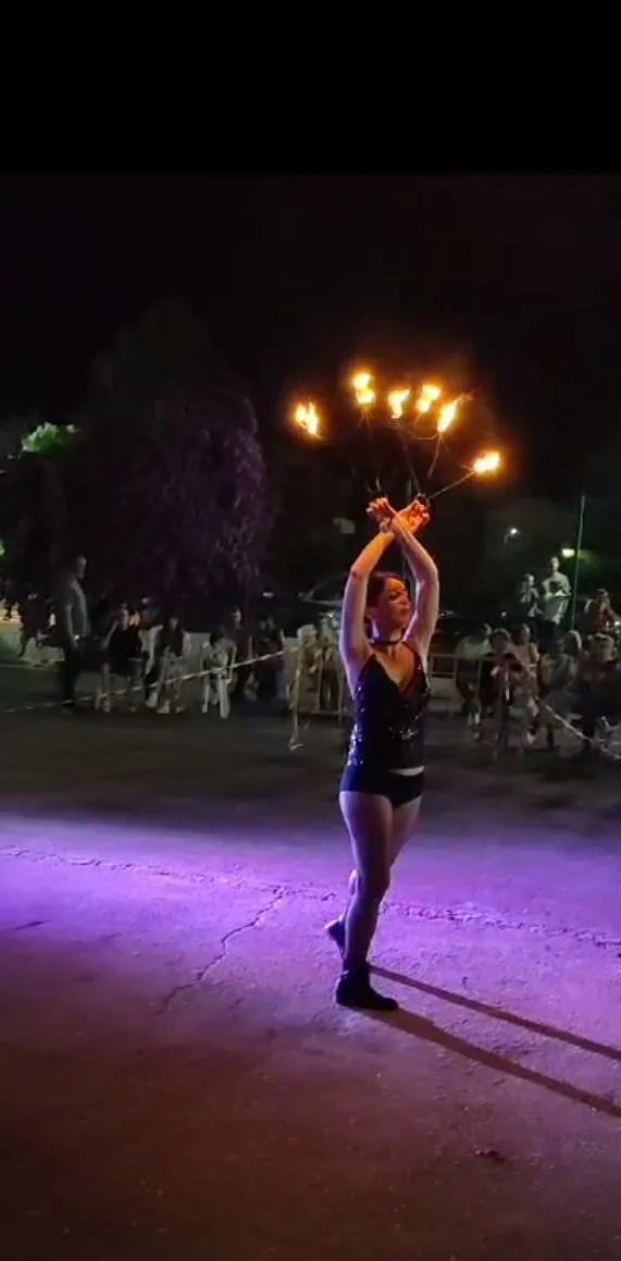 Belén Cobos — espectáculo de fuego en Sevilla