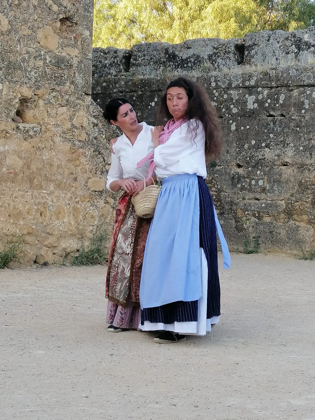 Belén Cobos con Dos Lunas Teatro — espectáculo de teatro