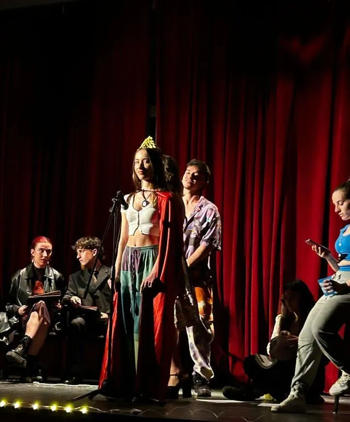 Belén Cobos — taller de teatro para jóvenes en Sevilla