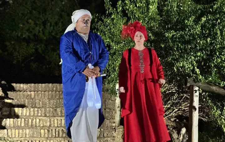 Belén Cobos con Dos Lunas Teatro — espectáculo de teatro